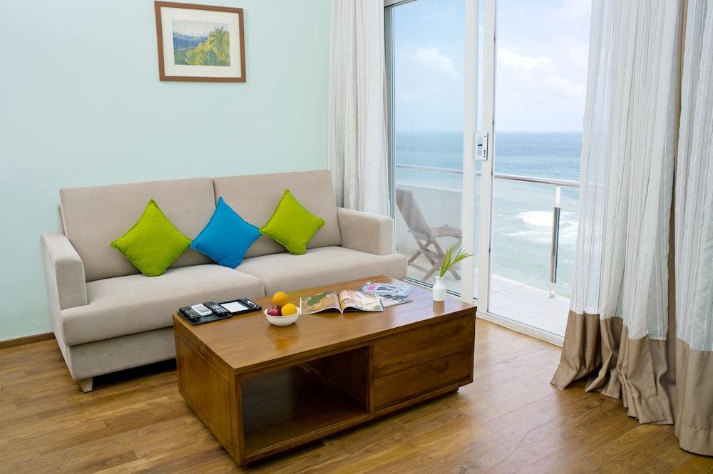 Ocean Edge Suites & Hotel Colombo Exterior photo